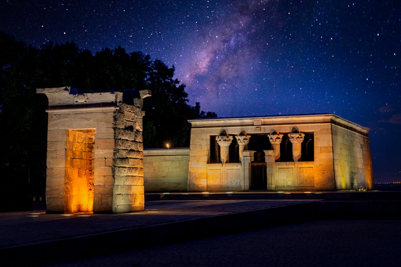 Temblod de Debod - one of the best instagrammable spots in Madrid