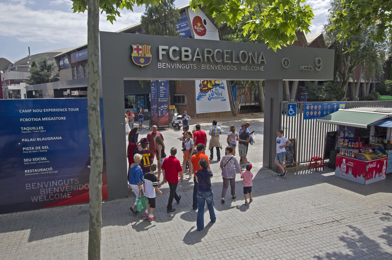 How to buy tickets for a football match in Barcelona as a tourist