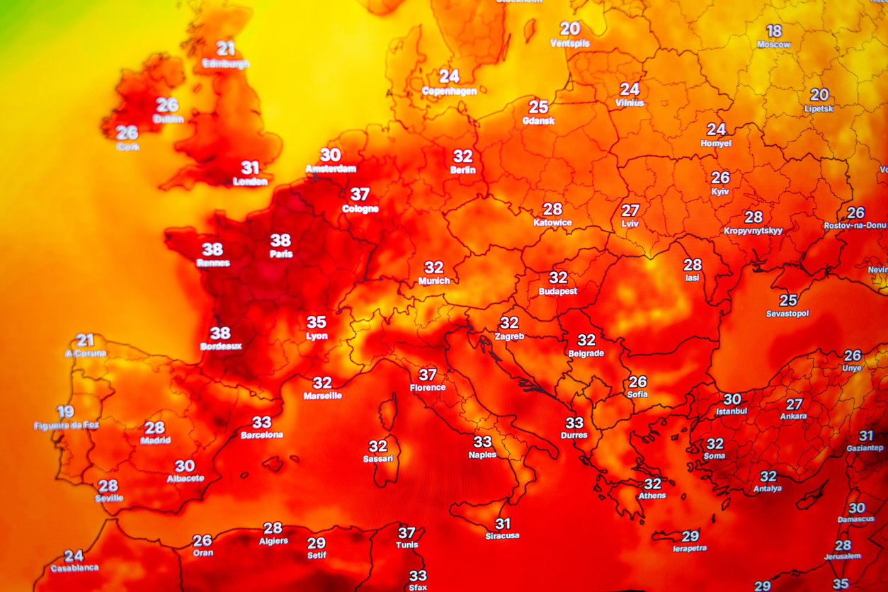 Weather and heat map of Spain showing summer temperatures